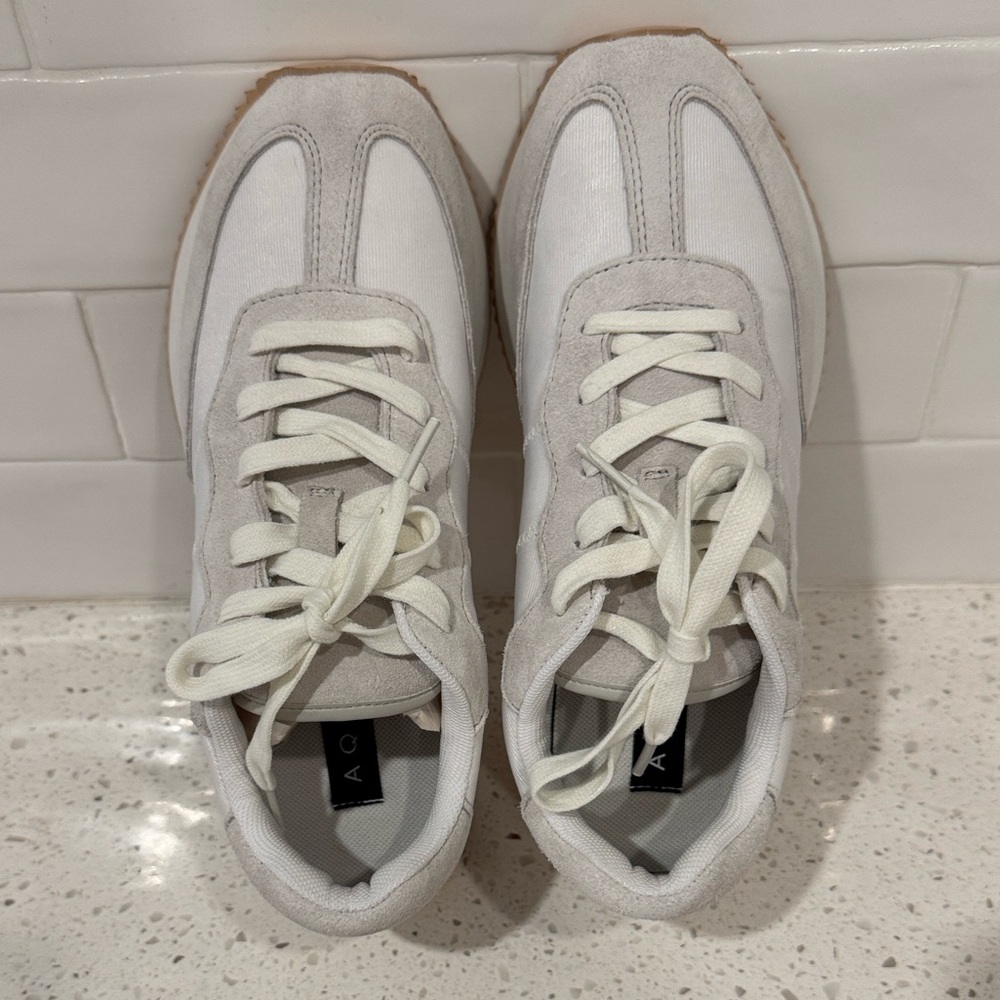 AQUA White comfy Sneakers size 8.5 NWT!